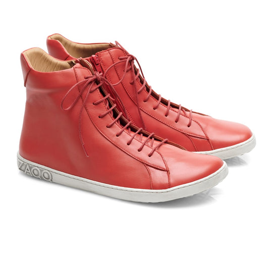 Diese schicken SNAQ Red High-Top-Sneaker von ZAQQ verfügen über ein schlichtes Design mit weißen Gummisohlen und passenden roten Schnürsenkeln, abgerundet durch ein dezentes Logo an der Ferse.